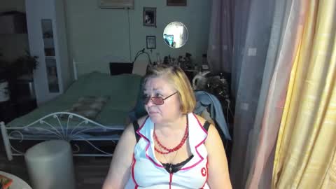 Snapshot of flowerlover8 chatting on 31, 3, 2026 Flowerlower online show from 31, 3, 2026