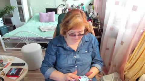 Snapshot of flowerlover8 chatting on 7, 4, 2026 Flowerlower online show from 7, 4, 2026