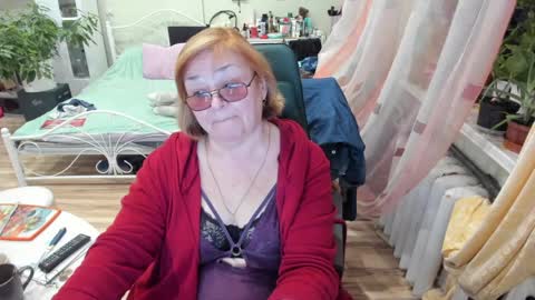 Snapshot of flowerlover8 chatting on 7, 4, 2026 Flowerlower online show from 7, 4, 2026