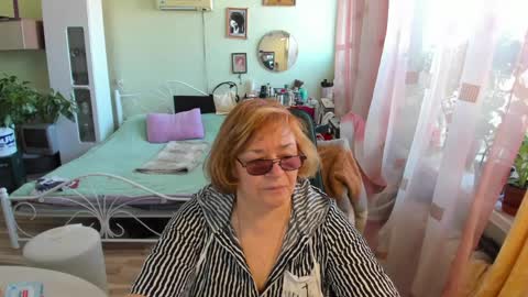 Snapshot of flowerlover8 chatting on 9, 4, 2026 Flowerlower online show from 9, 4, 2026