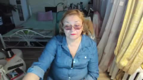 Snapshot of flowerlover8 chatting on 15, 4, 2026 Flowerlower online show from 15, 4, 2026