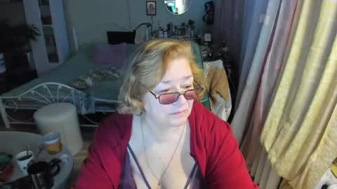 Snapshot of flowerlover8 chatting on 18, 4, 2026 Flowerlower online show from 18, 4, 2026