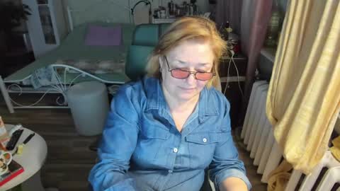 Snapshot of flowerlover8 chatting on 22, 4, 2026 Flowerlower online show from 22, 4, 2026