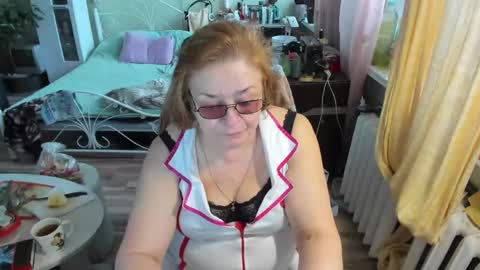 Snapshot of flowerlover8 chatting on 23, 4, 2026 Flowerlower online show from 23, 4, 2026