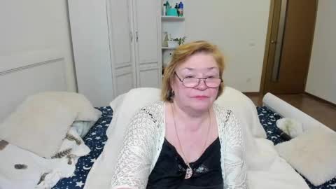 Snapshot of flowerlover8 chatting on 26, 4, 2026 Flowerlower online show from 26, 4, 2026