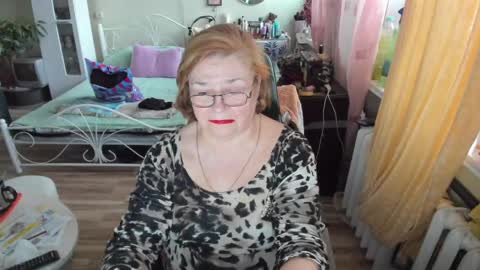 Snapshot of flowerlover8 chatting on 28, 4, 2026 Flowerlower online show from 28, 4, 2026
