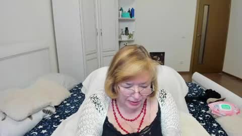 Snapshot of flowerlover8 chatting on 3, 5, 2026 Flowerlower online show from 3, 5, 2026