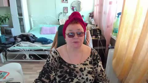 Snapshot of flowerlover8 chatting on 9, 5, 2026 Flowerlower online show from 9, 5, 2026