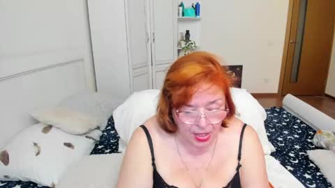 Snapshot of flowerlover8 chatting on 17, 5, 2026 Flowerlower online show from 17, 5, 2026