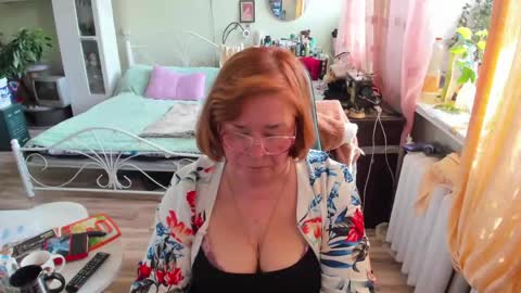 Snapshot of flowerlover8 chatting on 27, 5, 2026 Flowerlower online show from 27, 5, 2026