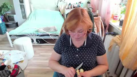 Snapshot of flowerlover8 chatting on 2, 6, 2026 Flowerlower online show from 2, 6, 2026