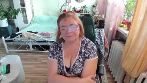 Snapshot of flowerlover8 chatting on 18, 6, 2026 Flowerlower online show from 18, 6, 2026