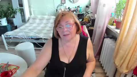 Snapshot of flowerlover8 chatting on 21, 6, 2026 Flowerlower online show from 21, 6, 2026