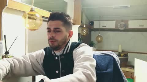 independent model online show from 29, 3, 2026