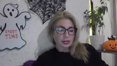 fox_red_lady7 online show from 28, 10, 2025