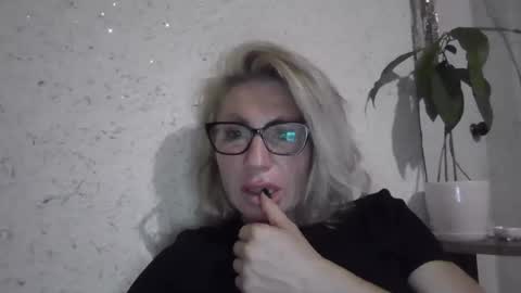 fox_red_lady7 online show from 8, 5, 2026