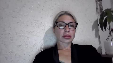 fox_red_lady7 online show from 31, 5, 2026