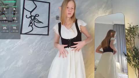 Snapshot of foxialee chatting on 26, 11, 2025 foxialee online show from 26, 11, 2025