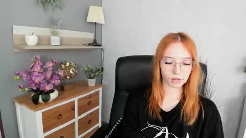 Snapshot of foxsonya chatting on 13, 5, 2026 Sonya online show from 13, 5, 2026