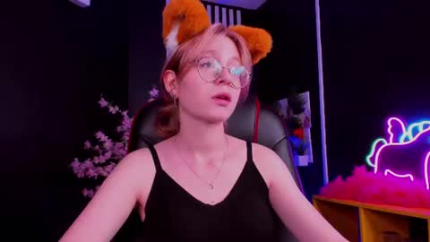 Snapshot of foxxxypolly chatting on 13, 7, 2026 Polly online show from 13, 7, 2026