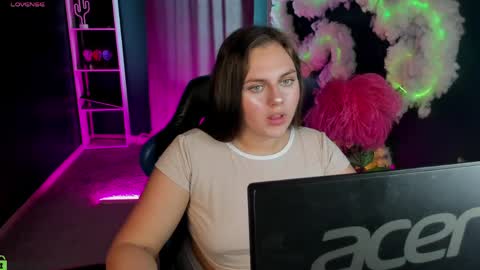 Snapshot of foxy__vibe chatting on 15, 4, 2026 April online show from 15, 4, 2026