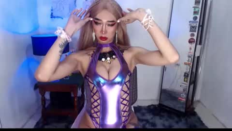 Snapshot of foxy_goddess chatting on 4, 12, 2025 foxy_goddess online show from 4, 12, 2025