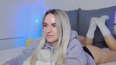 Foxy Kimmi online show from 25, 11, 2025