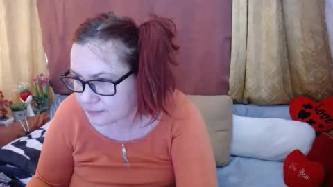 Snapshot of foxydesiree chatting on 18, 5, 2026 foxydesiree online show from 18, 5, 2026