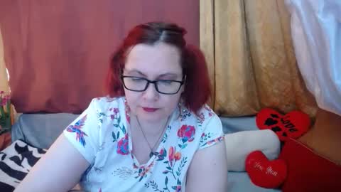 Snapshot of foxydesiree chatting on 19, 5, 2026 foxydesiree online show from 19, 5, 2026