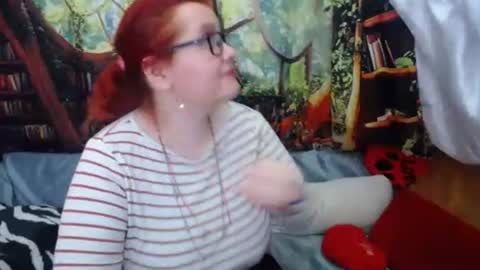 Snapshot of foxydesiree chatting on 22, 5, 2026 foxydesiree online show from 22, 5, 2026