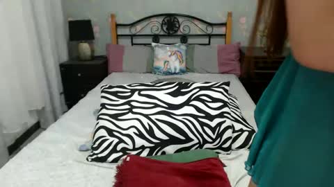 Snapshot of foxyhershey chatting on 20, 12, 2024 foxyhershey online show from 20, 12, 2024