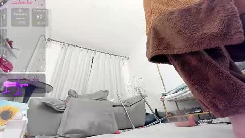 yiyi online show from 15, 12, 2025