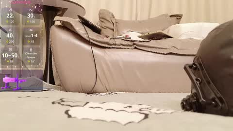 yiyi online show from 12, 4, 2026