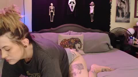 Snapshot of foxymalloryknoxy69 chatting on 16, 10, 2025 Mallory Koxx online show from 16, 10, 2025