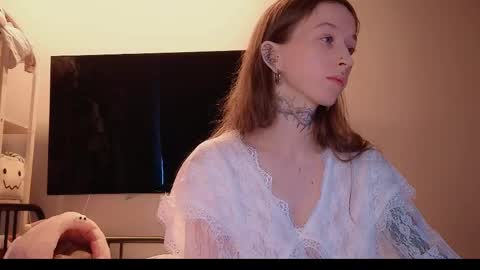 fran_bow online show from 23, 4, 2026