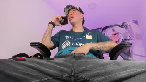 Snapshot of fran_boy_ chatting on 8, 11, 2025 Fran online show from 8, 11, 2025