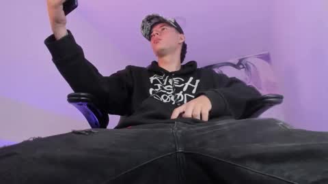 Snapshot of fran_boy_ chatting on 15, 12, 2025 Fran online show from 15, 12, 2025