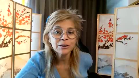 Snapshot of francelune chatting on 8, 6, 2026 francelune online show from 8, 6, 2026