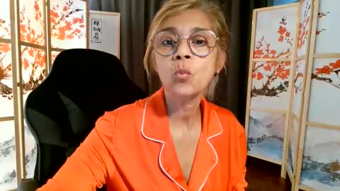 Snapshot of francelune chatting on 10, 6, 2026 francelune online show from 10, 6, 2026