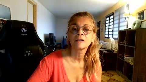 Snapshot of francelune chatting on 4, 8, 2026 francelune online show from 4, 8, 2026