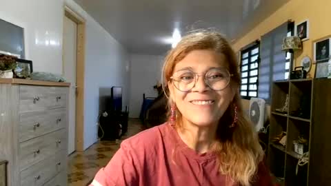 Snapshot of francelune chatting on 5, 8, 2026 francelune online show from 5, 8, 2026