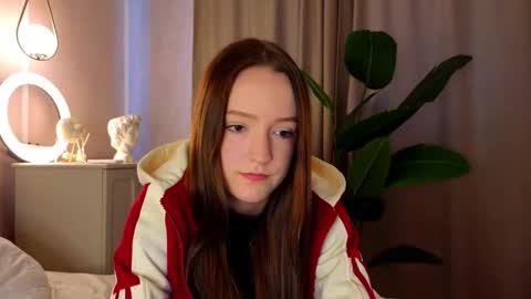 Snapshot of francessmason chatting on 1, 3, 2026 Marybrown eye Katy gray eye online show from 1, 3, 2026