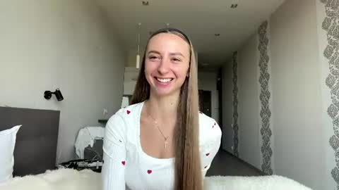 Snapshot of francinalauigne chatting on 7, 8, 2026 Yuna online show from 7, 8, 2026