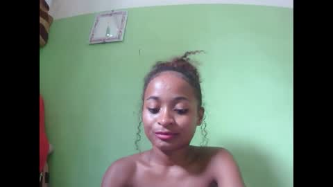 Snapshot of francine925426 chatting on 7, 3, 2026 francine925426 online show from 7, 3, 2026