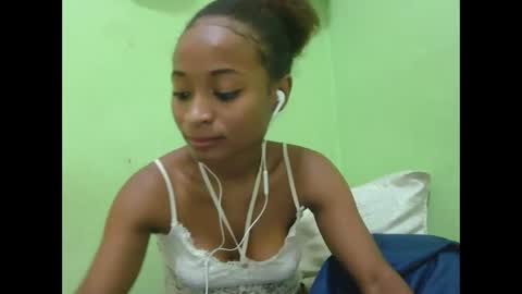 Snapshot of francine925426 chatting on 24, 3, 2026 francine925426 online show from 24, 3, 2026