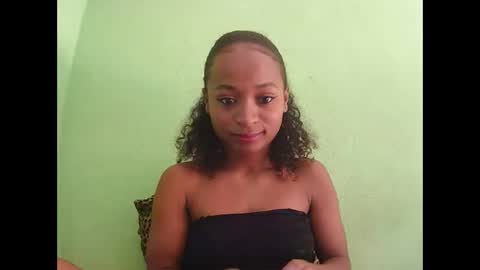 Snapshot of francine925426 chatting on 1, 4, 2026 francine925426 online show from 1, 4, 2026
