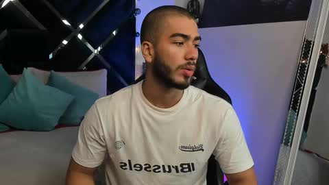 Snapshot of francobanderas1 chatting on 18, 12, 2025 FRANCO online show from 18, 12, 2025