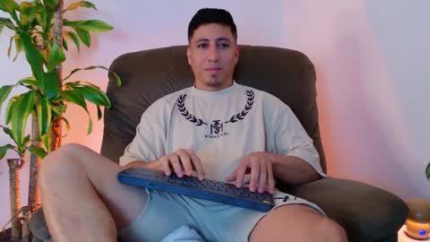 Snapshot of francodelacruz chatting on 1, 11, 2025 Francum online show from 1, 11, 2025