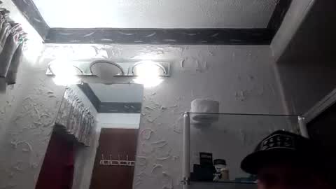 Famous Blue Eyes online show from 6, 4, 2026