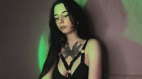 Snapshot of frau_basted chatting on 6, 1, 2025 mistress Bastet and  mintcola online show from 6, 1, 2025